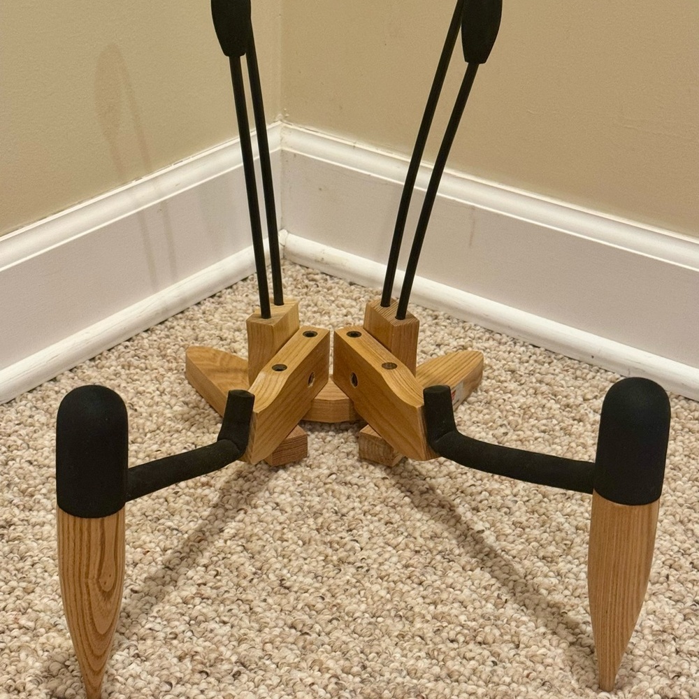 Stageline Wooden Guitar Stand - Picture 2 of 6